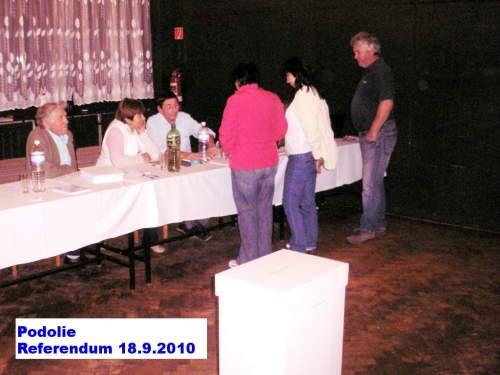 201009191228490.20100918_referendum_006