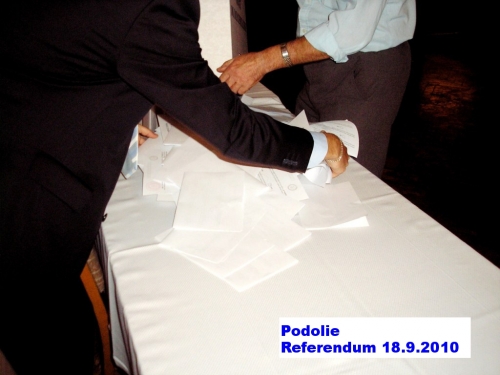 201009191228490.20100918_referendum_014