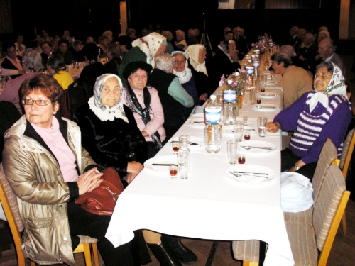 201010250026340.20101024_dochodci_043