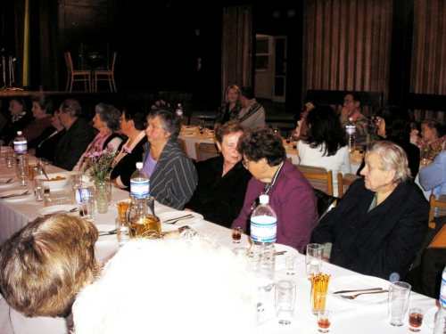 201010250026340.20101024_dochodci_049