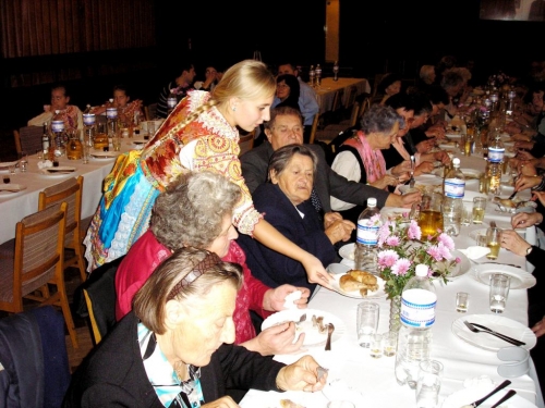 201010250026340.20101024_dochodci_078