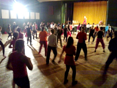201102162246440.20110216_zumba_09