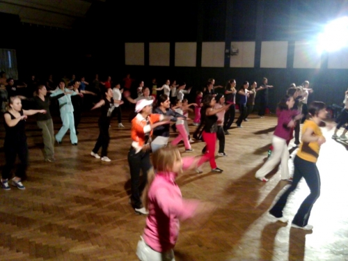 201102162246450.20110216_zumba_06