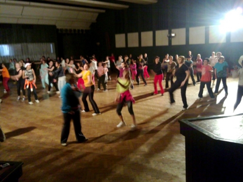 201102162246460.20110216_zumba_13