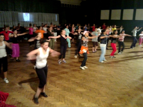 201102162246460.20110216_zumba_15