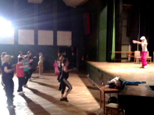 201102162246460.20110216_zumba_16
