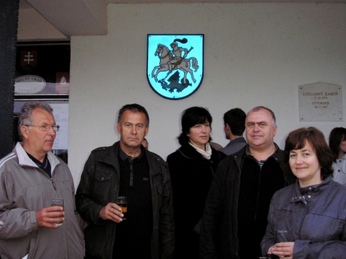 201105082216170.20110430_stavanie_maja22