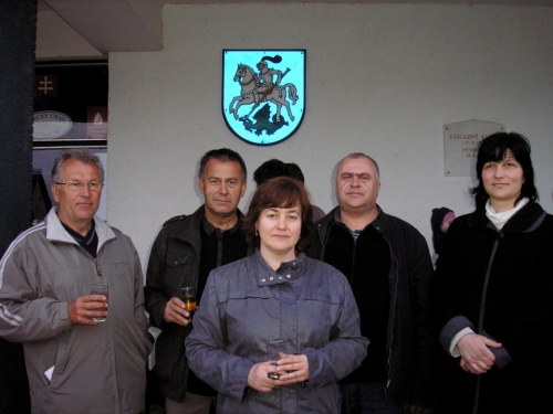 201105082216170.20110430_stavanie_maja23