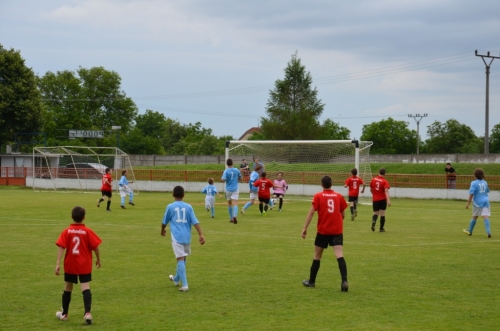 201206091736450.futbal_ziaci_018