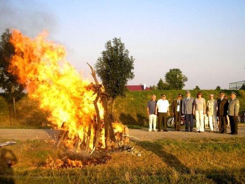 201208221752180.20110826_vatra_snp_27