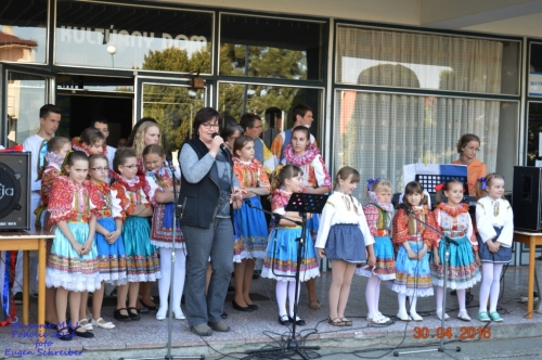 201605011919260.20160430_stavanie_maja_021