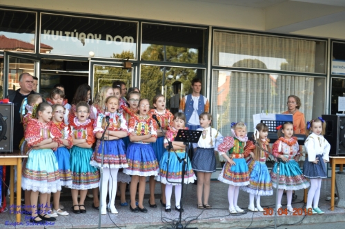 201605011919260.20160430_stavanie_maja_025