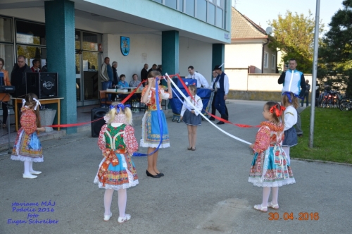 201605011919260.20160430_stavanie_maja_029