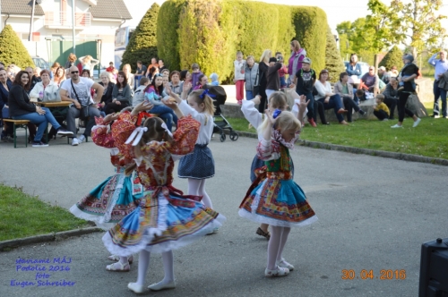 201605011919260.20160430_stavanie_maja_049
