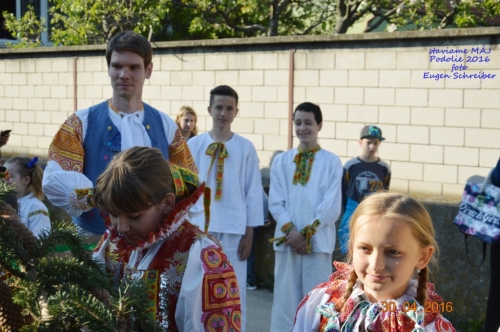 201605011919260.20160430_stavanie_maja_058