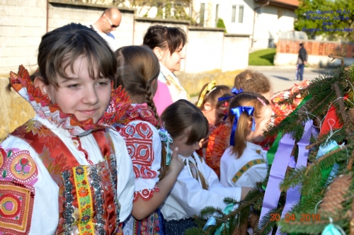 201605011919260.20160430_stavanie_maja_061