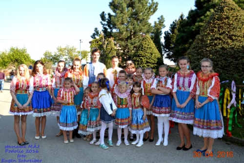 201605011919260.20160430_stavanie_maja_070