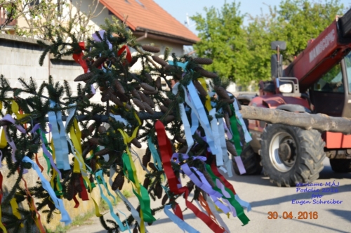 201605011919260.20160430_stavanie_maja_087