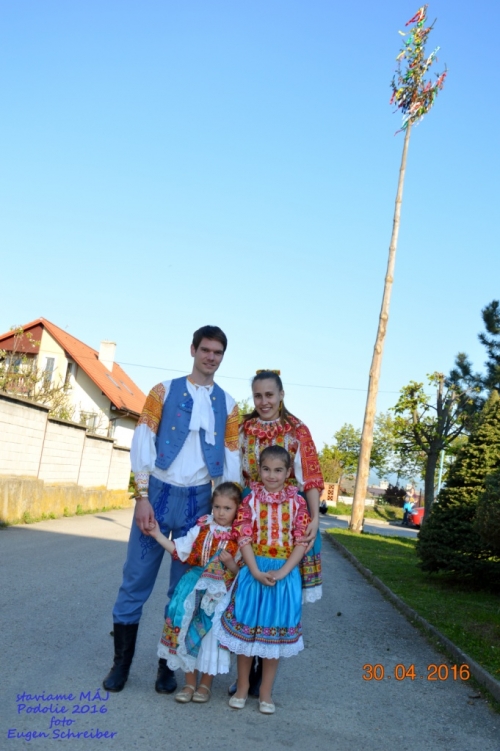 201605011919260.20160430_stavanie_maja_115