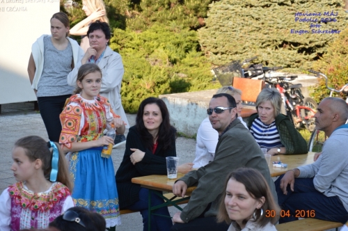 201605011919260.20160430_stavanie_maja_125
