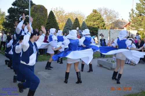 201605011919260.20160430_stavanie_maja_141