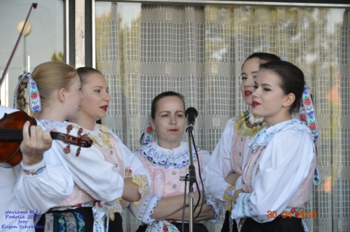 201605011919260.20160430_stavanie_maja_154