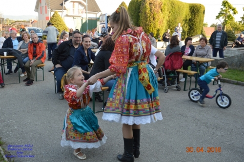 201605011919260.20160430_stavanie_maja_155