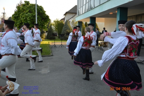 201605011919260.20160430_stavanie_maja_182