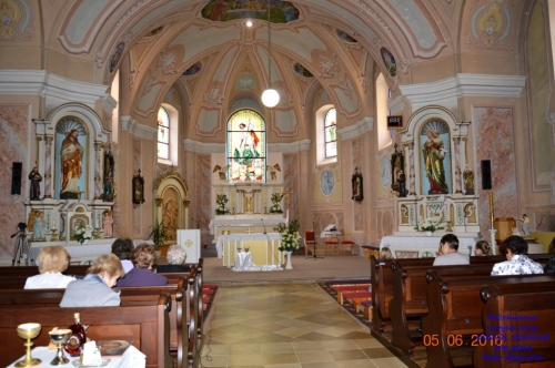 201606051943490.pozehnanie_lavic_v_kostole_004