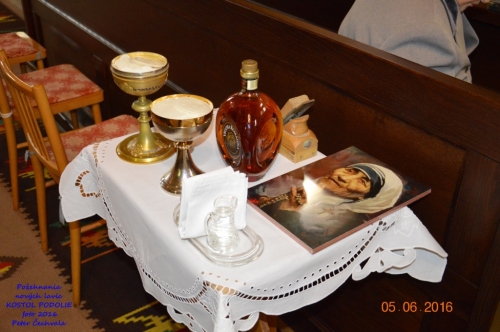 201606051943490.pozehnanie_lavic_v_kostole_005