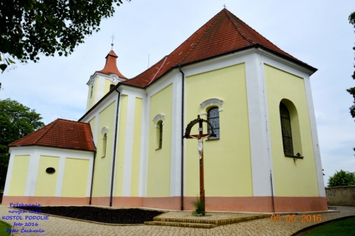 201606051943490.pozehnanie_lavic_v_kostole_007