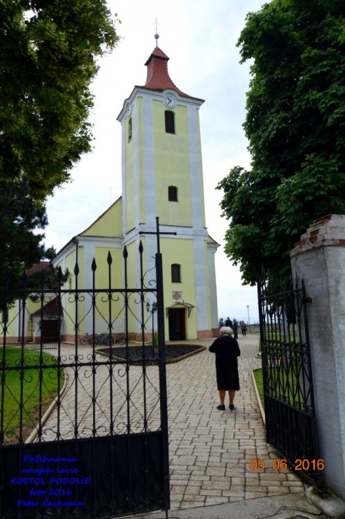 201606051943490.pozehnanie_lavic_v_kostole_010