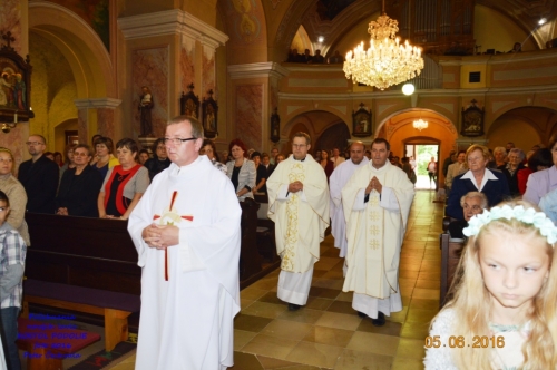 201606051943490.pozehnanie_lavic_v_kostole_026