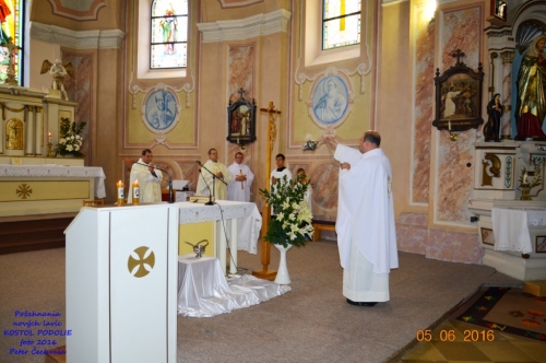 201606051943490.pozehnanie_lavic_v_kostole_029