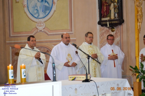 201606051943490.pozehnanie_lavic_v_kostole_033