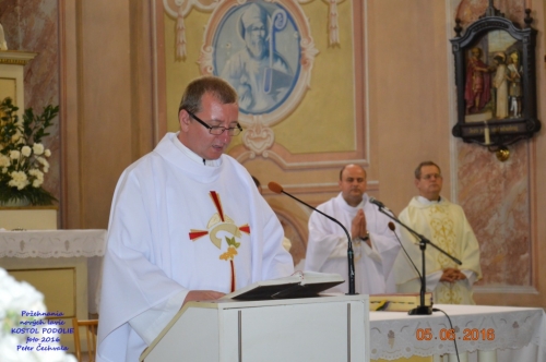 201606051943490.pozehnanie_lavic_v_kostole_037