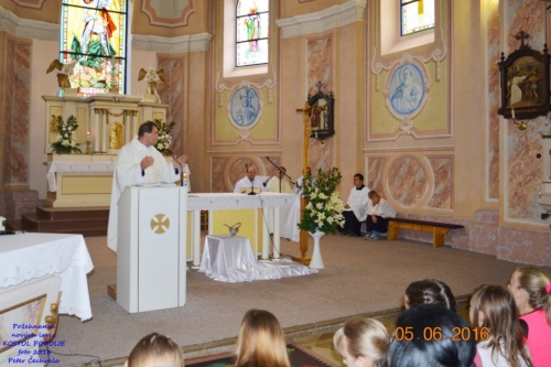 201606051943490.pozehnanie_lavic_v_kostole_041