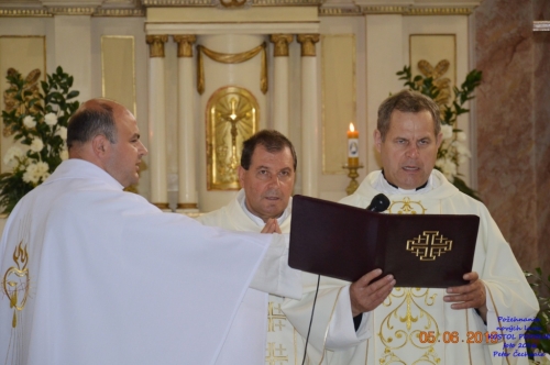 201606051943490.pozehnanie_lavic_v_kostole_045