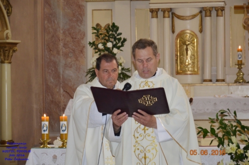 201606051943490.pozehnanie_lavic_v_kostole_047