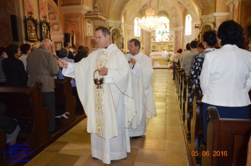 201606051943490.pozehnanie_lavic_v_kostole_055