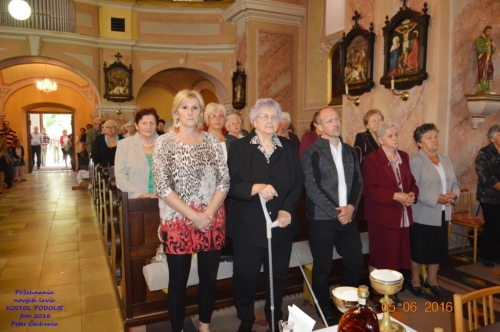 201606051943490.pozehnanie_lavic_v_kostole_057