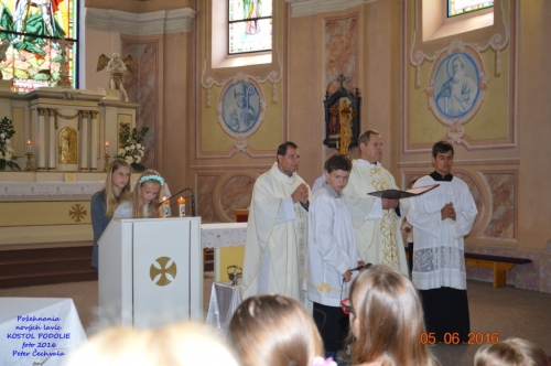 201606051943490.pozehnanie_lavic_v_kostole_064