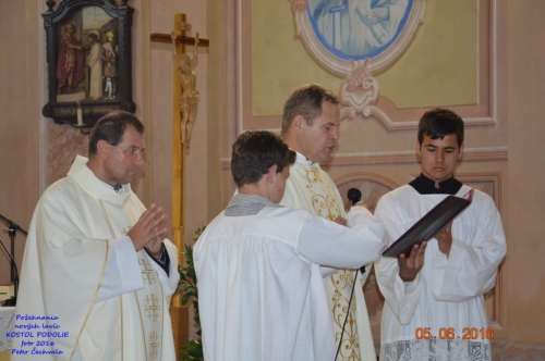 201606051943490.pozehnanie_lavic_v_kostole_065