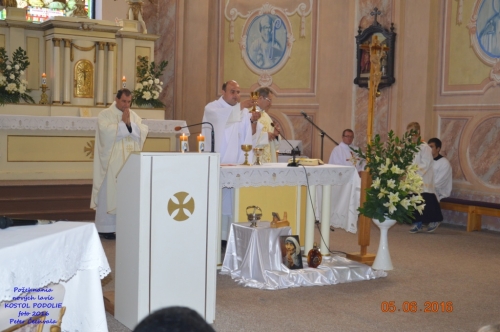201606051943490.pozehnanie_lavic_v_kostole_071