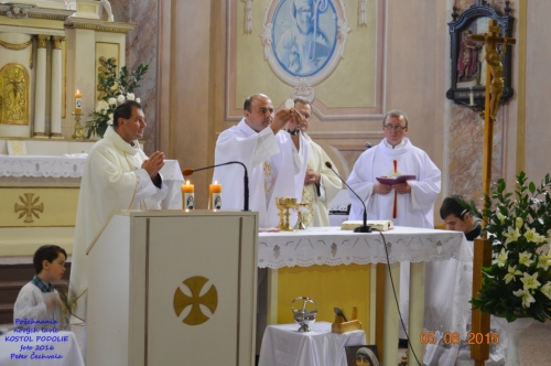 201606051943490.pozehnanie_lavic_v_kostole_080