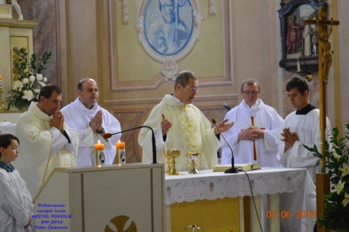 201606051943490.pozehnanie_lavic_v_kostole_087