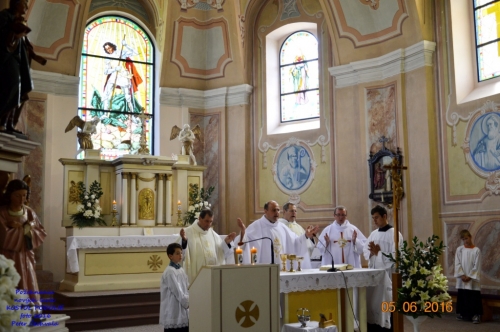 201606051943490.pozehnanie_lavic_v_kostole_091