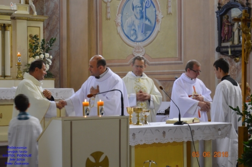 201606051943490.pozehnanie_lavic_v_kostole_092