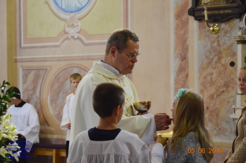 201606051943490.pozehnanie_lavic_v_kostole_101