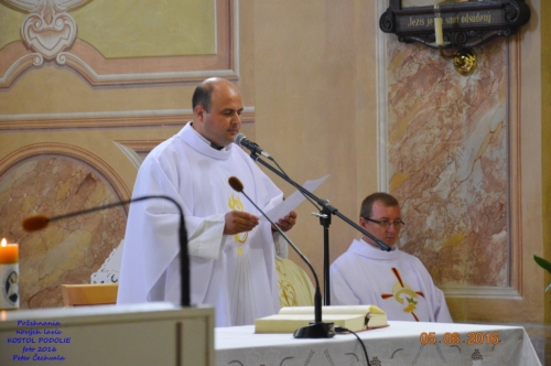 201606051943490.pozehnanie_lavic_v_kostole_106
